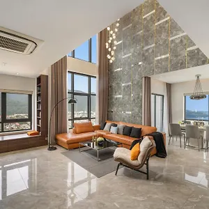 https://penthouse-duplex-4-bedrooms-ocean-view-rooftop-pool.dananghotels.net